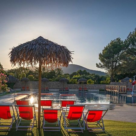 Camping Les Hautes Prairies Lourmarin Exteriér fotografie