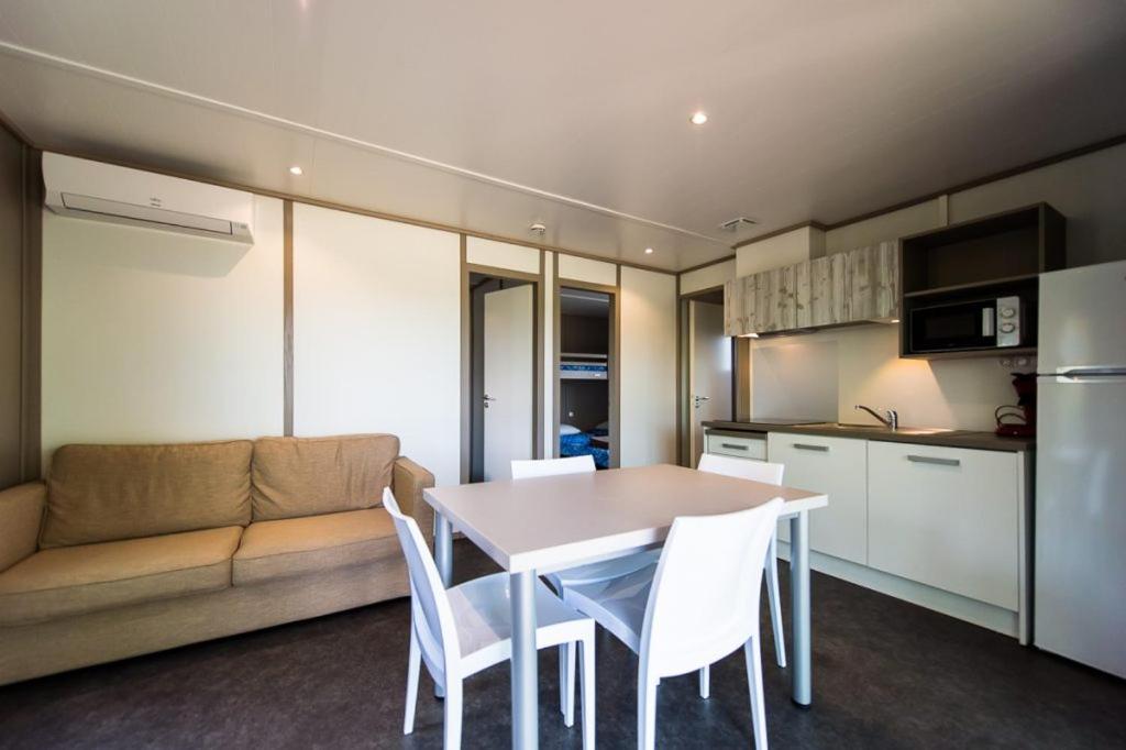 Camping Les Hautes Prairies Lourmarin Exteriér fotografie