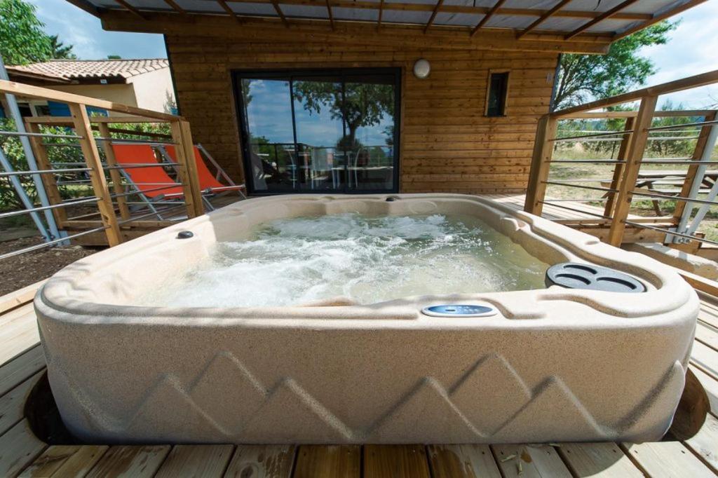 Camping Les Hautes Prairies Lourmarin Exteriér fotografie