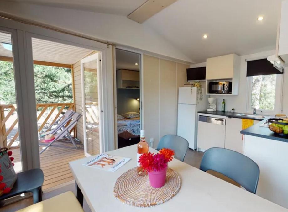 Camping Les Hautes Prairies Lourmarin Exteriér fotografie